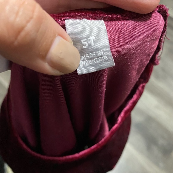 The Children's Place Velvet Dress in Deep Red size 5t - Picture 5 of 7
